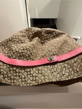 🆕 Coach Signature Bucket Hat in Brown with Pink leather Trim and turn lock